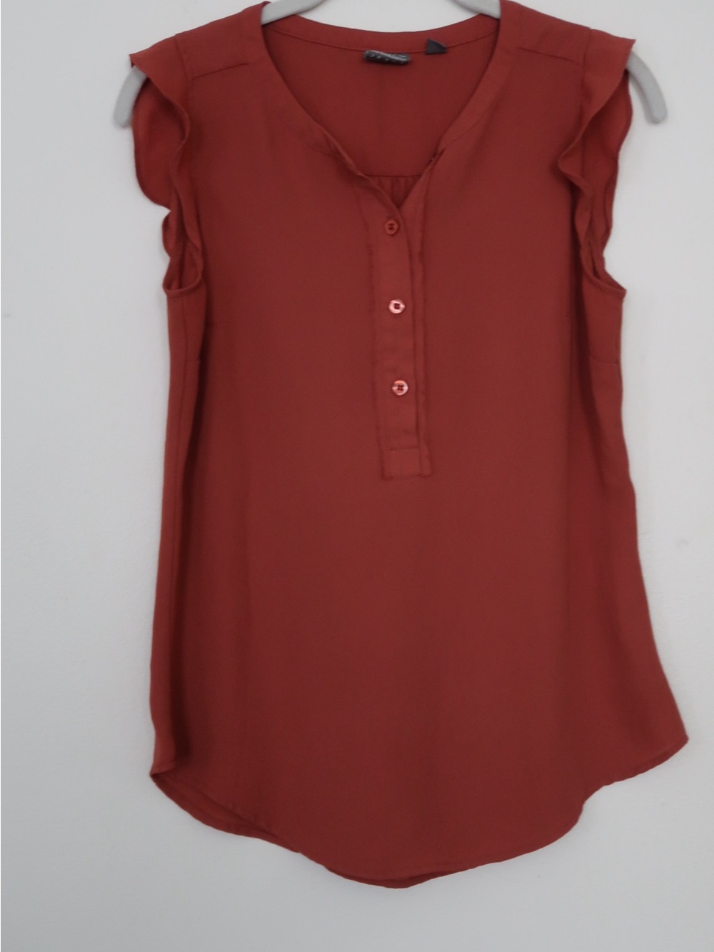 Soho Sleeveless Henley Blouse in Rust Brown